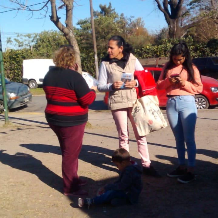 BrownGente's tweet photo. Buena aceptación de los Vecinos de Rafael Calzada de nuestra Lista 767. El Vecinalismo siembra una luz de esperanza en Brown SIpag+Vidal
 #mejorsipag https://t.co/GhUOSRr0Px