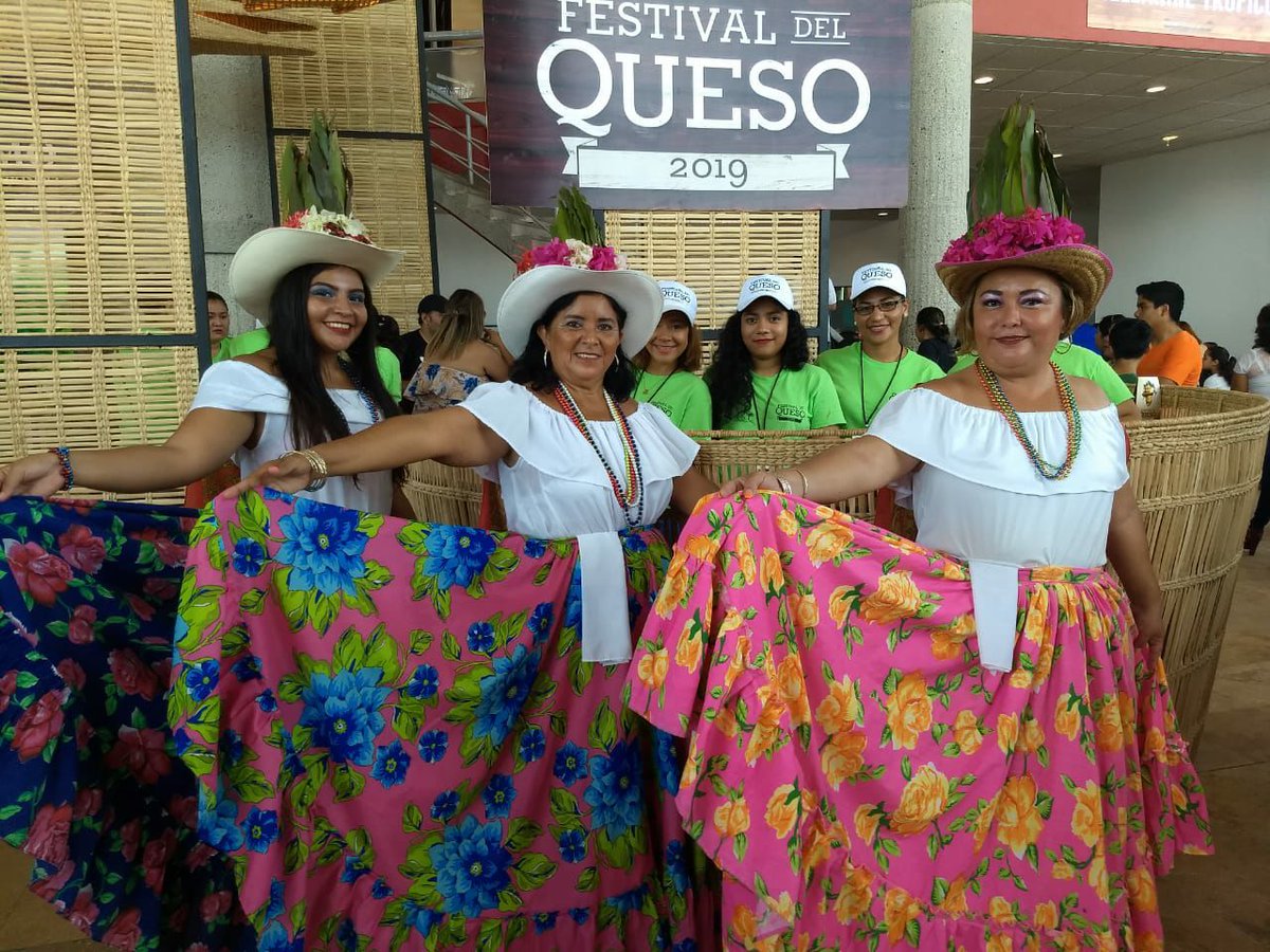 Turismo_Tabasco's tweet photo. No podía faltar la presencia de los personajes de la mítica Danza del Pochó en el Festival del @QuesoTabasco
#QsoFest #SomosLaGeneraciónQ #Quessenials #ÁrmalaEnTeno #Turismo #Tabasco https://t.co/2OcTU8fZSi