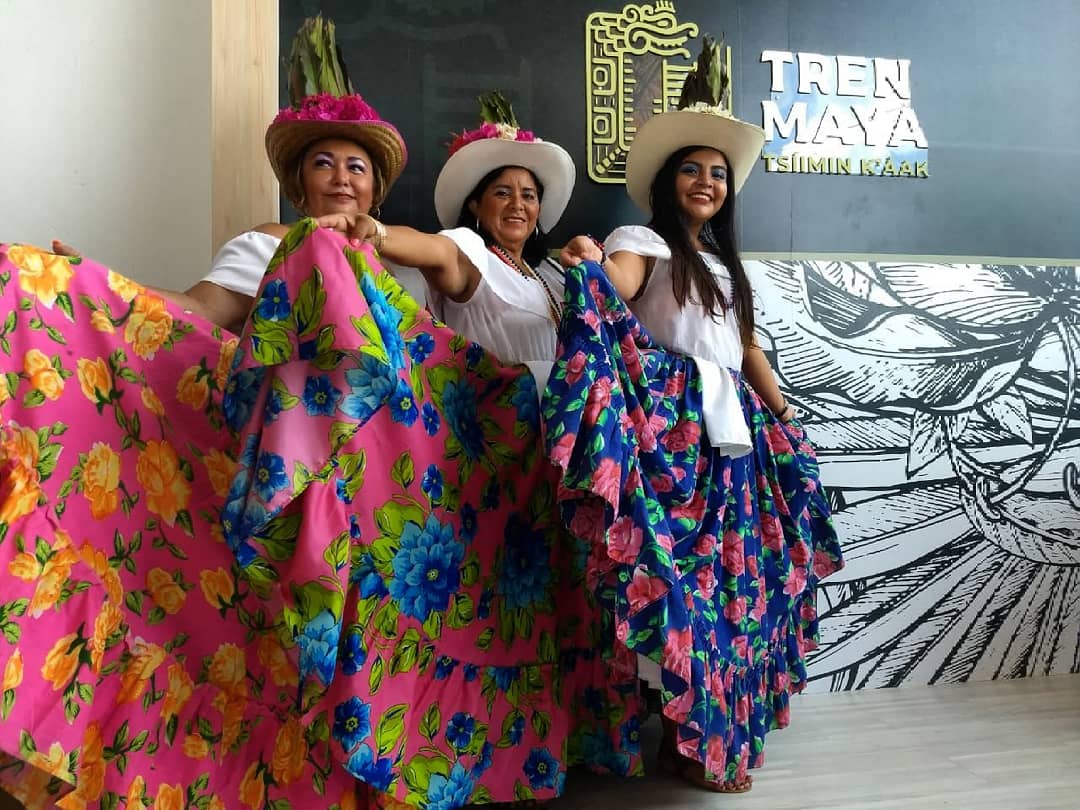 Turismo_Tabasco's tweet photo. No podía faltar la presencia de los personajes de la mítica Danza del Pochó en el Festival del @QuesoTabasco
#QsoFest #SomosLaGeneraciónQ #Quessenials #ÁrmalaEnTeno #Turismo #Tabasco https://t.co/2OcTU8fZSi