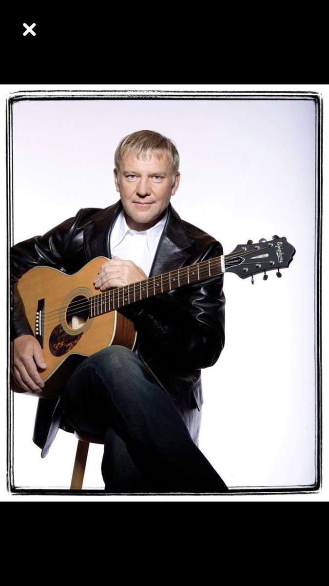 Well there’s a time for feelin’ as good as we can
The time is now and there’s no stoppin’ us
There’s a time for livin’ as high as we can 
Behind us you will only see our dust 
So we just keep smilin’, move onward every day...

Happy Lifeson evening #Rushfamily @RushFamTourneys