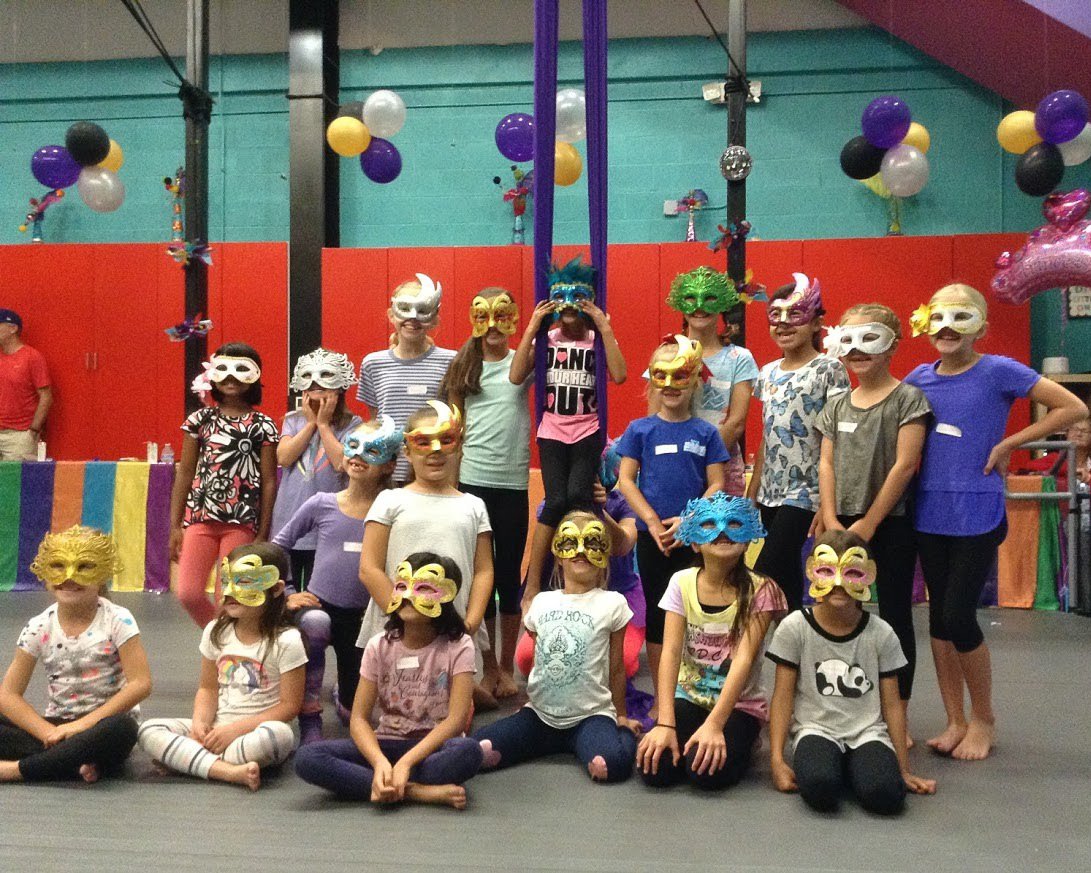 FlyStudiosKidz's tweet photo. Our fly party team is committed to making your special day an awesome experience for all! 🎟 🎪 
.
#FlyStudiosKidz #FlyKidz # #ManhattanBeach https://t.co/QSdqrinZKE