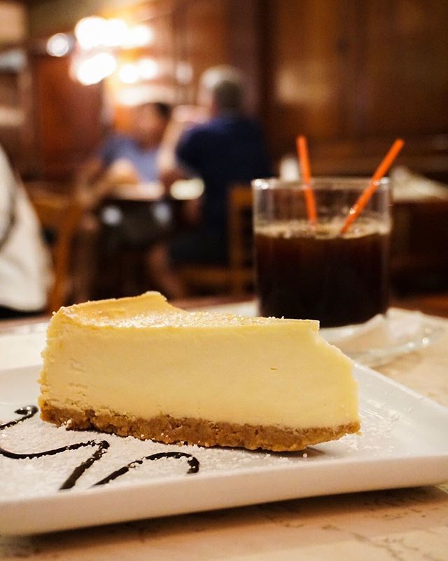 lasrecetasdemj's tweet photo. NEW YORK CHEESECAKE
.
En pleno #LittleItaly se encuentra @ferrarabakery una pastelería espectacular donde hacen esta New York Cheesecake tradicional. También son muy recomendables los helados y los cannoli.
.
.
#lasrecetasdemj #newyork #nuevayork #timess… https://t.co/hf0MtrOXuD https://t.co/mZL05zVXYa