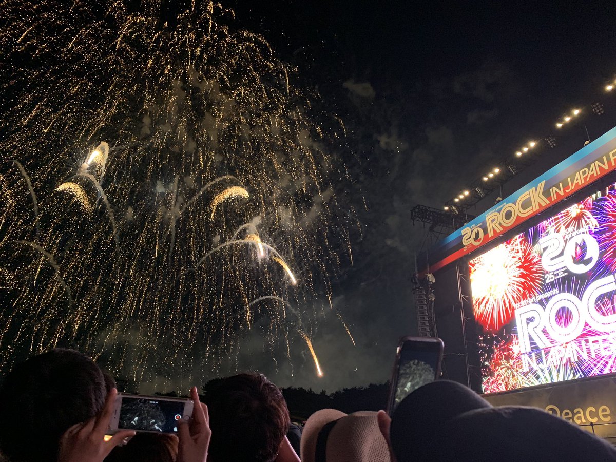 NvmSq's tweet photo. 8.3  RIJF2019🕺🏻
初めての夏フェス
セカオワ圧巻だった
髭男もセカオワも15列目くらいでめっちゃ近すぎて泣いた🥺
セカオワの時はもう我を忘れてはしゃいでた笑
遠かったけど茨城まで行ってよかった😍 https://t.co/BksZmlzYCJ