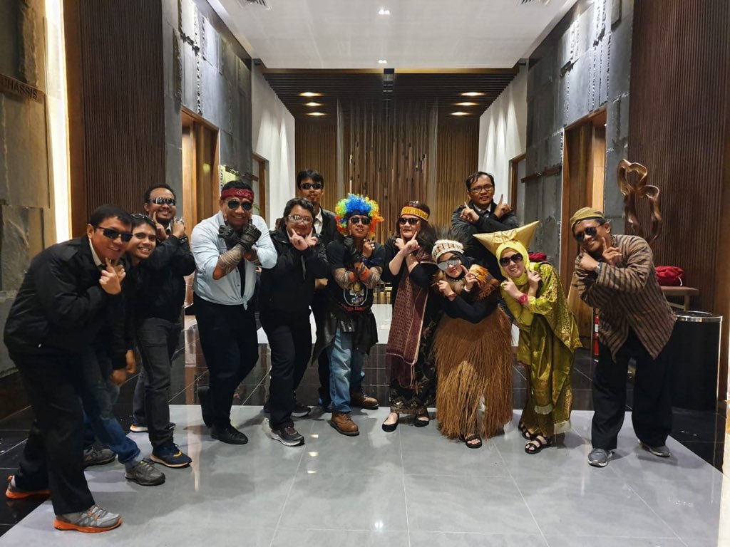 ashrinadhira's tweet photo. Teampossible.. team yang tak terlupakan.. positive vibes banget.. selow tp yakin bisa.. #teambuilding #operationteambuilding https://t.co/8sTtL6XERC