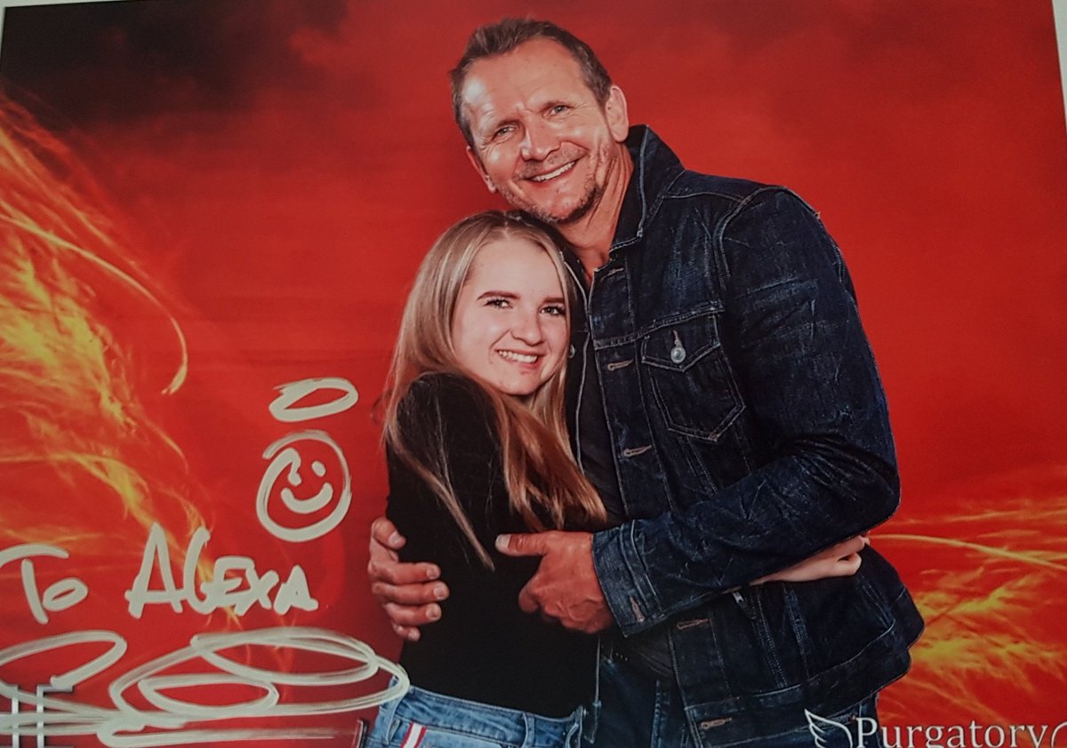 AlexanotSiri5's tweet photo. Happy birthday @sebroche 🖤🖤🖤 hope I'll see u again 😊 https://t.co/ybTkd0bgEL
