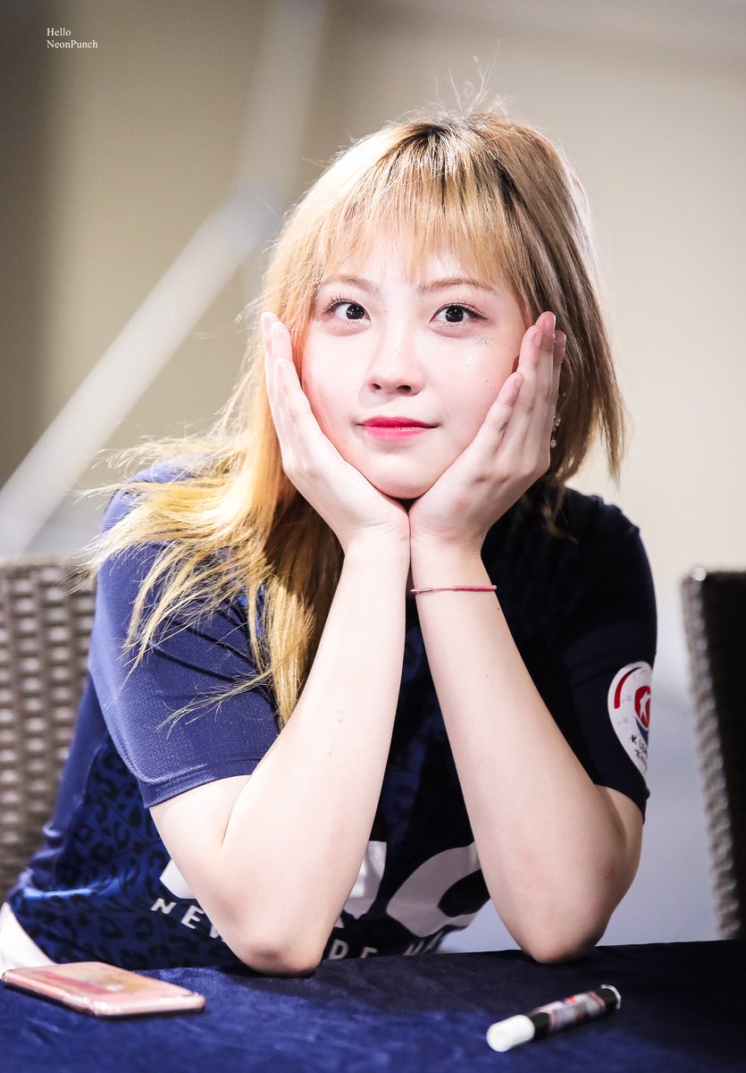 Hello_NeonPunch's tweet photo. 190804 네온펀치 메이

#네온펀치 #NeonPunch #메이 #May #정채영 #tictoc #WatchOut 

😊 https://t.co/qqe3fhY4ZY