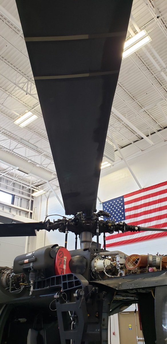 Macairgroup's tweet photo. Have work done. Always be ready. #uh60blackhawk #blackhawkhelicopter #blackhawks #mainenationalguard #mainemilitary https://t.co/KyNCTNwZgT