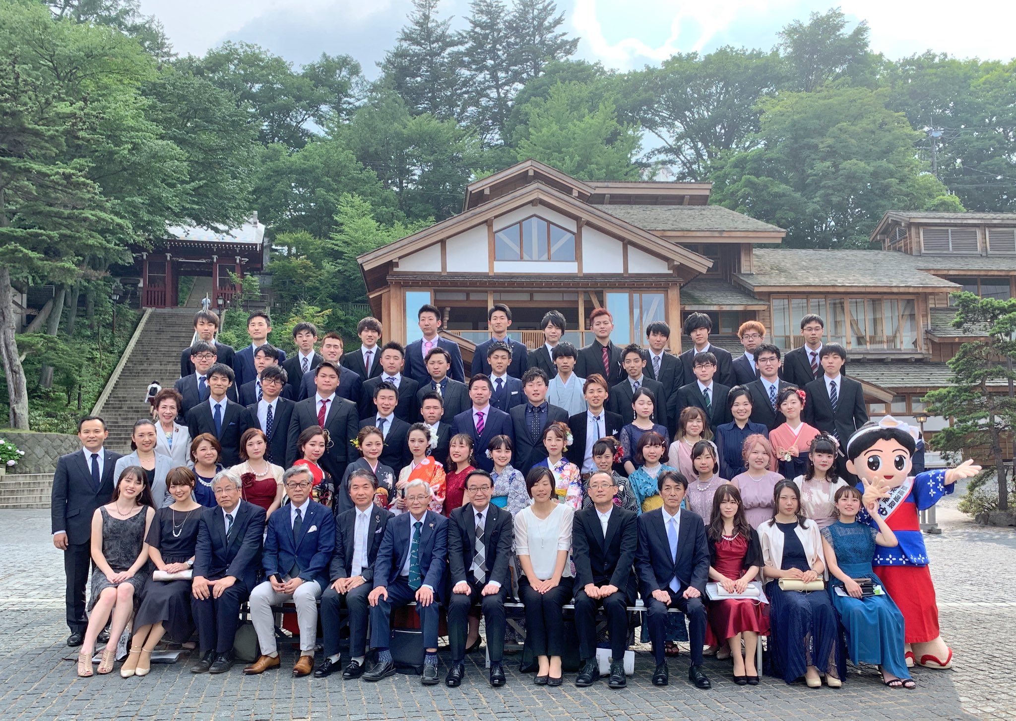 Twitter 上的 ゆもみちゃん O 先日19 8 3 草津町の成人式が行われました 草津町の成人式は夏だゆー 成人の皆様 おめで湯ございます この日お誕生日の ゆもみんフレンズさんにも偶然会えて お祝い気分も増し増し