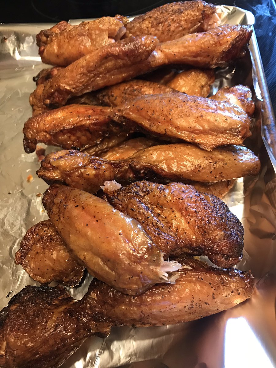 KybbqSpice's tweet photo. #smokedchickenwings turned out great! I cranked up the heat toward the end to crisp up the skin. https://t.co/T4cv65Fyst