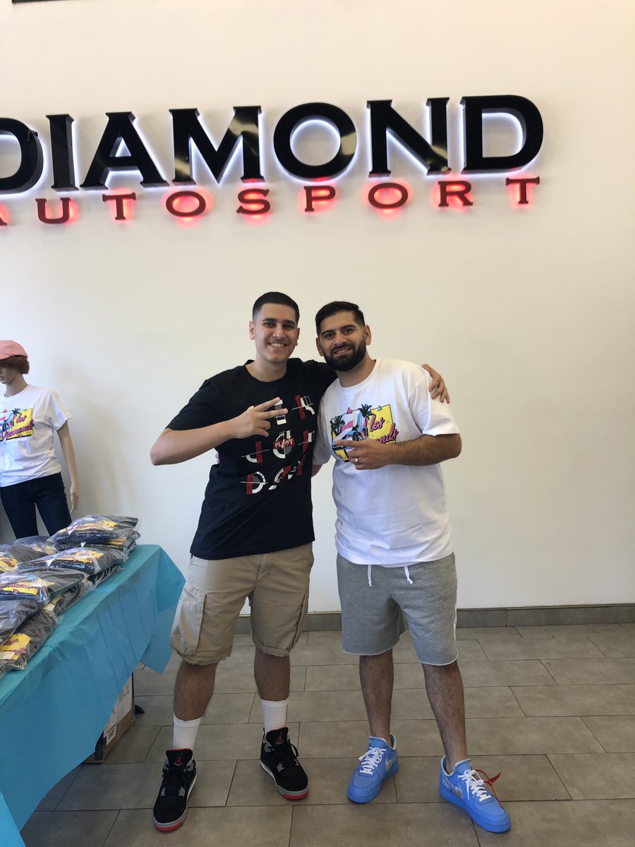 ata_ibrahim3's tweet photo. Met the homie @QiasOmar in Sacramento! Won the Travis 1’s and got some merch! Pop up was lit 🔥 https://t.co/8HSqY2afO3