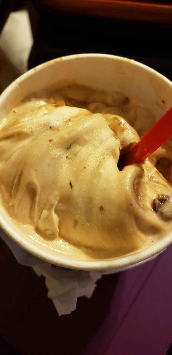 vikkidi's tweet photo. Dear @DairyQueen, it took me a few days, but finally!! 😍 #SnickersBlizzard @SNICKERS https://t.co/hUdFI5vUqO