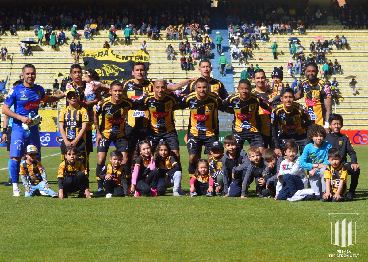 Golombianos's tweet photo. #VIDEO📺#LFBP🇧🇴 - GOL y ASISTENCIA de Jair Reinoso🇨🇴 en el triunfo de #TheStrongest ante Nacional Potosí ▶️ https://t.co/wmpvskUX76 https://t.co/8mg61rwt08