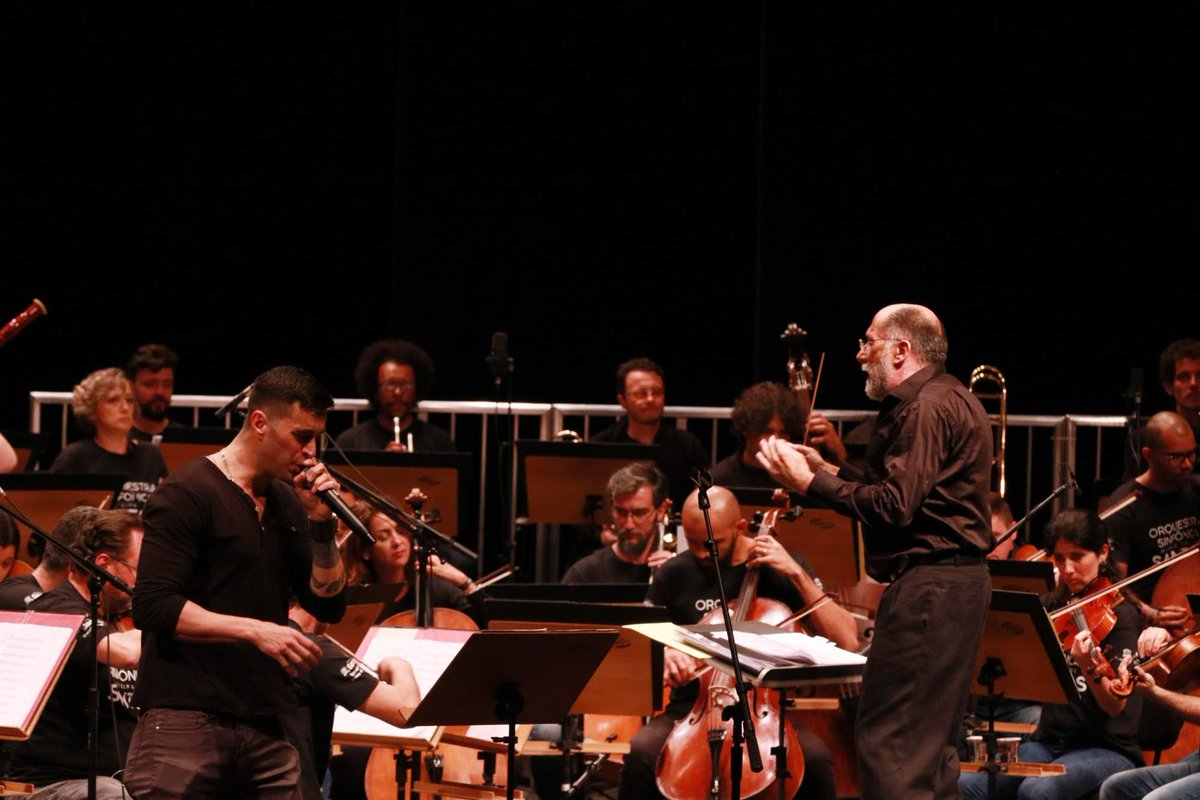 pauloabarbosa's tweet photo. Boa notícia: Dia 7/09 faremos um novo Concerto Clássicos do #Rock, na Praça Mauá! Sábado, a Orquestra Sinfônica Municipal de Santos e o #CristopherClark lotaram o Teatro do @sescsantos, sucesso total! Agora, contagem regressiva para + um espetáculo gratuito no #CentrodeSantos ! https://t.co/cdgDNWj4v1