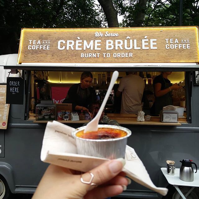 cazmonkeysround's tweet photo. Cheeky @thecremacaravan pitstop between shows?? Don't mind if I do! 😋
🔼🔽🔼🔽
#edfest #sweettreat #burnttoorder #cremebrulee #edinburghlife #edinburgh #foodtruck #foodstagram #cazmonkeyeats https://t.co/5WwSVXdX7X https://t.co/UUGe5barFG