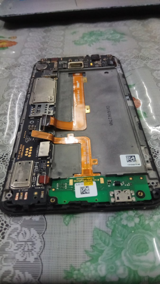 kaiserstan's tweet image. When you&apos;re done halfway, you realize, the replacement part didn&apos;t include the lcd. A lesson for me next time looking for part #flashplus2 #alcatel #digitizerreplacement #partrepair #halfway