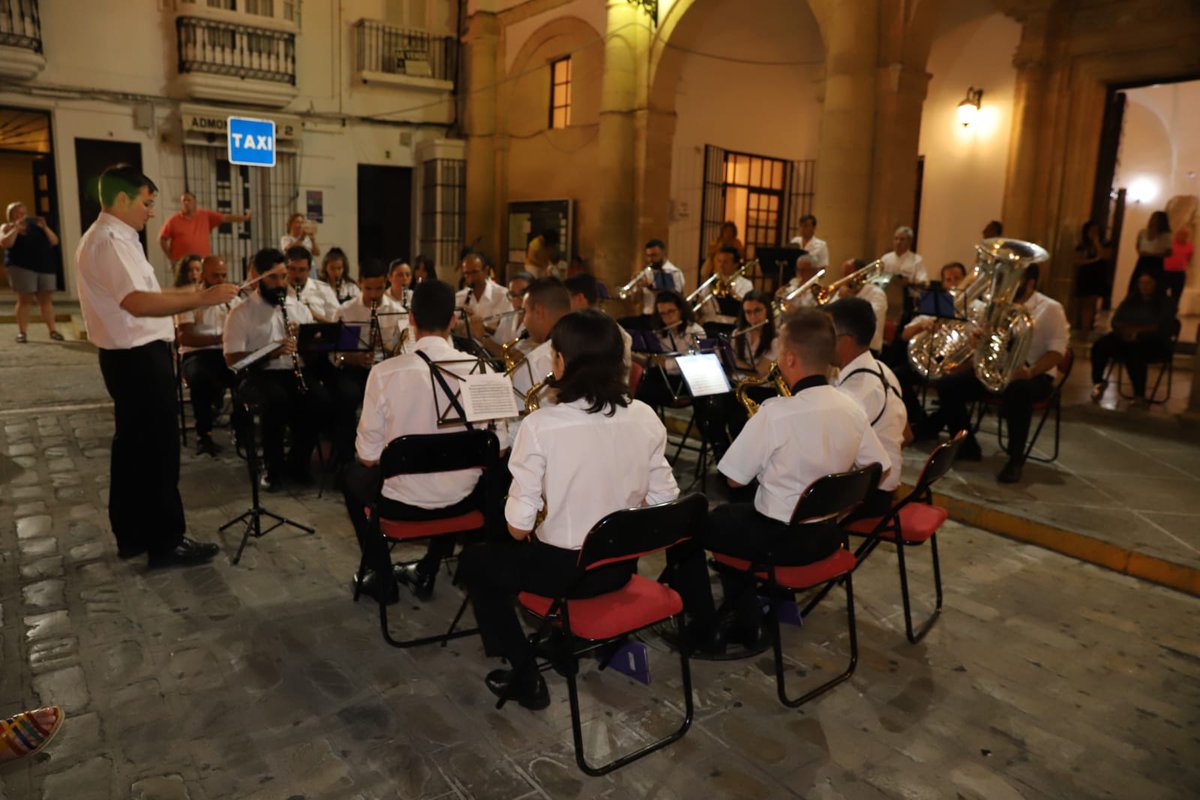 UnionMusicAsido's tweet photo. Imágenes de nuestro concierto de anoche,  celebrado en #MedinaSidonia. Gracias a todos los que nos acompañaste, esperamos que disfrutaran tanto como nosotros. 
Fotografías de Antonio José Candón. 
#UnionMusicalAsidonense #SuenaLaUMA #NochesBlancas https://t.co/ByaqsCWmYS