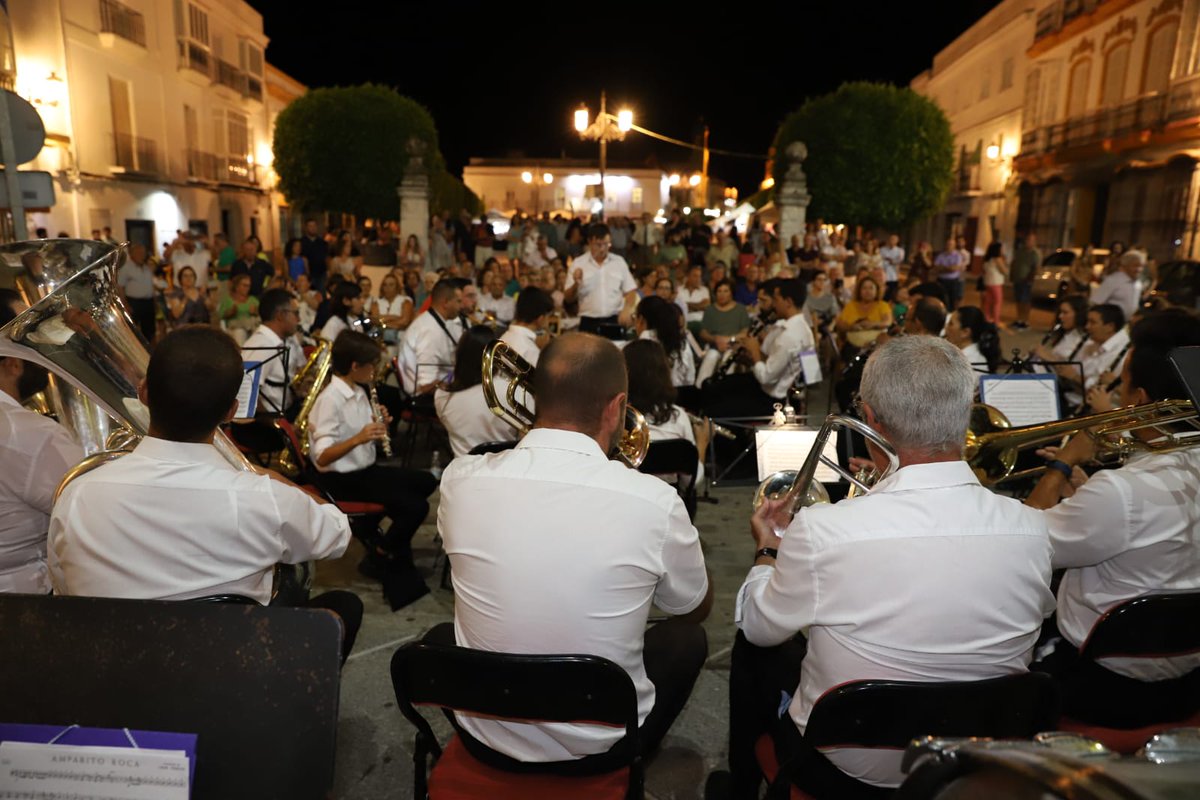 UnionMusicAsido's tweet photo. Imágenes de nuestro concierto de anoche,  celebrado en #MedinaSidonia. Gracias a todos los que nos acompañaste, esperamos que disfrutaran tanto como nosotros. 
Fotografías de Antonio José Candón. 
#UnionMusicalAsidonense #SuenaLaUMA #NochesBlancas https://t.co/ByaqsCWmYS