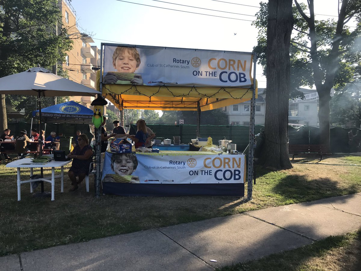 jeffthomas2014's tweet photo. Working corn booth at Rotary Ribfest in St. Catharines.  Come support Rotary and enjoy great local corn on cob https://t.co/ey4Gb6gJGT