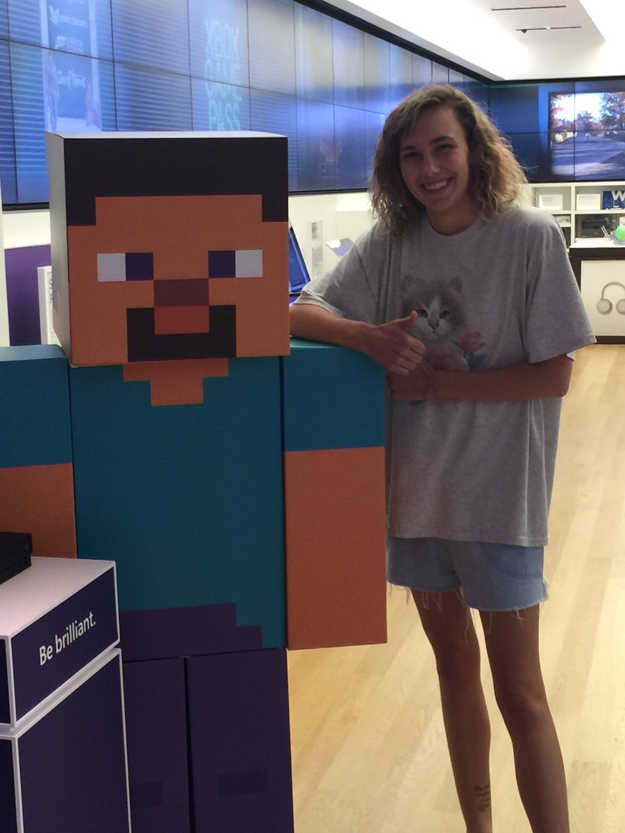 thedogluvr's tweet photo. met my hero today 😍🤩🤩 literally a dream come true 💕💕 https://t.co/rjgUv4a5cV