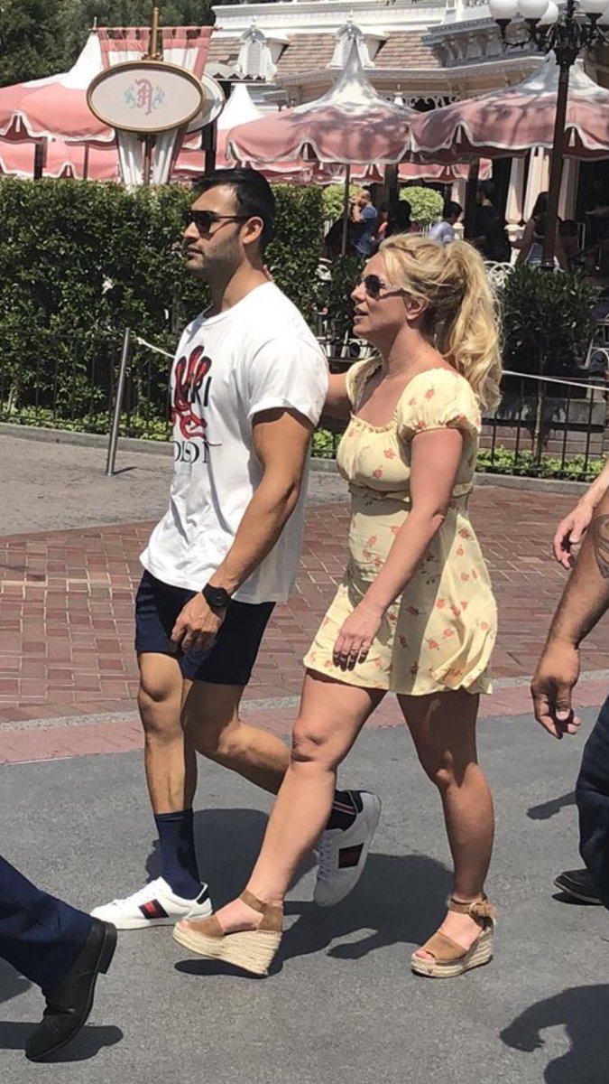 Britney Fan On Twitter Britney Spears At Disneyland We Know She Loves Her Disney Parks