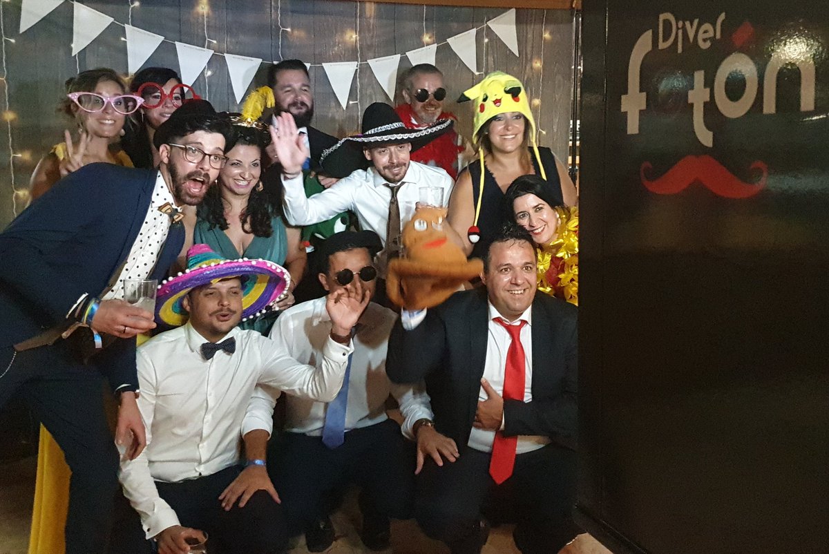 diverfoton's tweet photo. En Agosto no cerramos, seguimos de #bodas! Felicidades Cristina y David "Los caris", que celebraron su gran día con @diverfoton!
Si tienes un evento, consúltanos! https://t.co/v9AnAmBBAE
#fotomaton #photobooth #videomaton #photocall #wedding #weddingawards #diverfoton #dnpphoto https://t.co/byXlmdRWY8