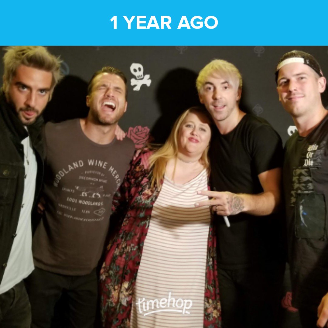 tasha_renee77's tweet photo. @AlexGaskarth @riandawson @JackBarakat @iamamerrickan reminscing with friends about how last year when I was lit at m&g, I spilt my soco on your gifts 🥳🤷🏼♀️☺️ #atlgoodtimes https://t.co/uOtEfyxTug