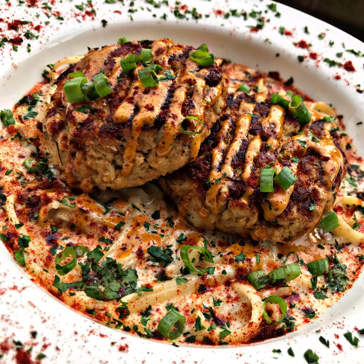 Sean_LunchBox's tweet photo. Light Sunday situation...Crab Cake Linguine Alfredo w/ Chipotle Citrus Aioli https://t.co/1OZ0Y9E58A