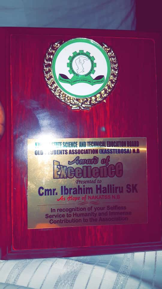 IsahComrd's tweet photo. KASSTEBOSA NATIONAL BODY; Awarded Comrd Halliru Ibrahim Adamu SK As An Icon Of Hope Of Nakatss National Headquarter.
  Congratulations SK,... And Wish You Victory Ahead Of Your Presidential Aspiration @ Nakatss National Body @ 2019 Convention. https://t.co/bMDzViT44Q