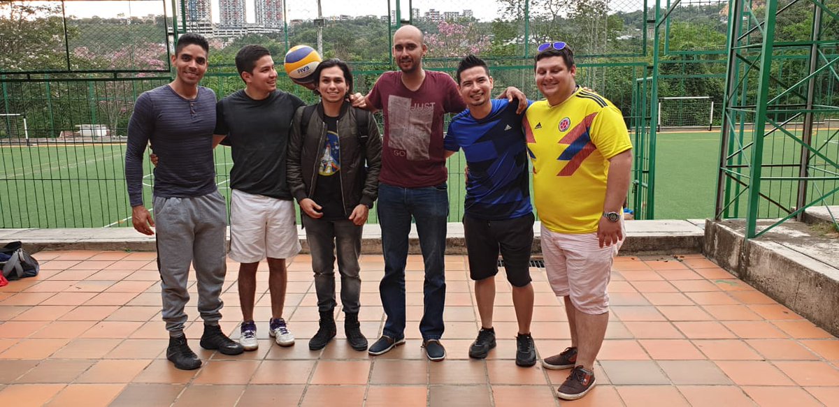 chechoba1's tweet photo. El mejor equipo de voleibol🏐🏐💪 https://t.co/tTkGwilEiC