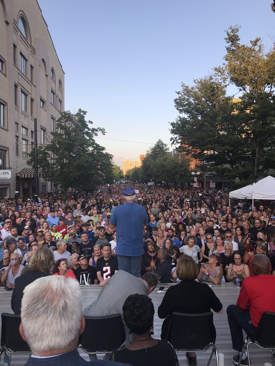 RussJosephDYT's tweet photo. This is #DaytonStrong ♥️ https://t.co/OoPCVEZpwE