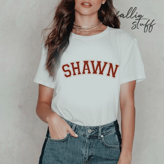 illumishwn's tweet photo. oi gente, eu criei um insta pra divulgar um trabalho que estou fazendo, pq estou precisando de uma grana, são estampas de camisetas inspiradas no shawn, então se vocês quiserem e puderem me ajudar, comprando ou somente divulgando, eu agradeceria muitíssimo.
insta: @/fallinstuff https://t.co/oaY37rIgcu