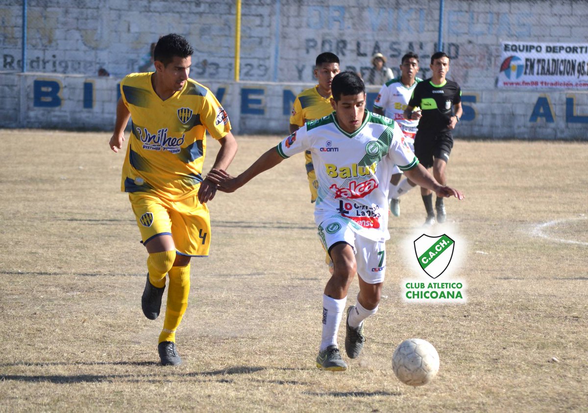 AtlChicoana's tweet photo. Otra derrota para el Blanco, esta vez frente a Juventud Unida, fue 3 a 2 que lo sigue dejando fuera de la zona de clasificación. Mientras que los juveniles no pudieron con el equipo local, perdieron 2 a 1. Quedan dos fechas, la próximo será con Atl. Cerrillos en Chicoana 🇳🇬⚽️ https://t.co/TmztOIs5lZ