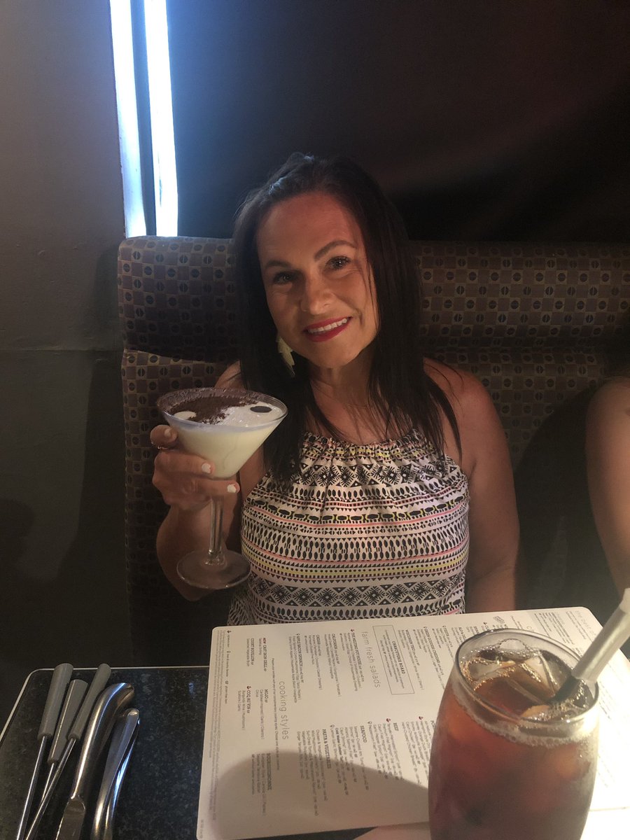 Dmmantz's tweet photo. Bday dinner for @ChristineMantz tonight with the family @TheMeltingPot !! #thisplaceiscool https://t.co/MvQZYndZgY
