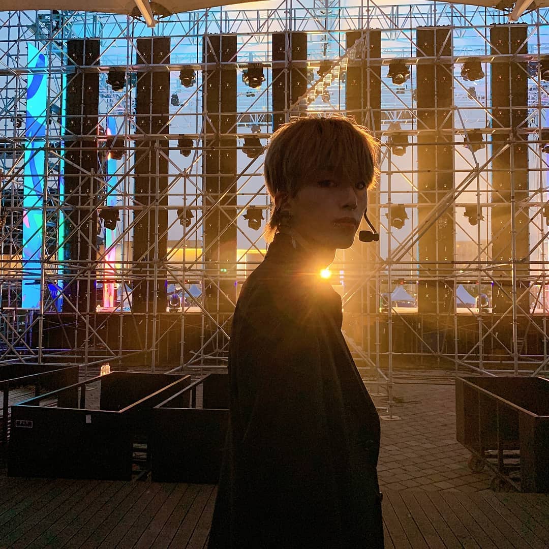 noir_argentina's tweet photo. 《INSTAGRAM | 03.08.19》

Puedo jugar dos noches y tres días con una sola luz 🤪(2)
#느와르 #NOIR #IdolEnérgico #GodlyIdol # 🎆 #ElBrillo #EsCasiComo #MitologíaGriegaYRomana #InclusoAunqueHaceCalor #Gracias❤ #CadaDía

Trad. Ing: @noir__int
Trad. Esp: @noir_argentina https://t.co/MSQhBr9v9z