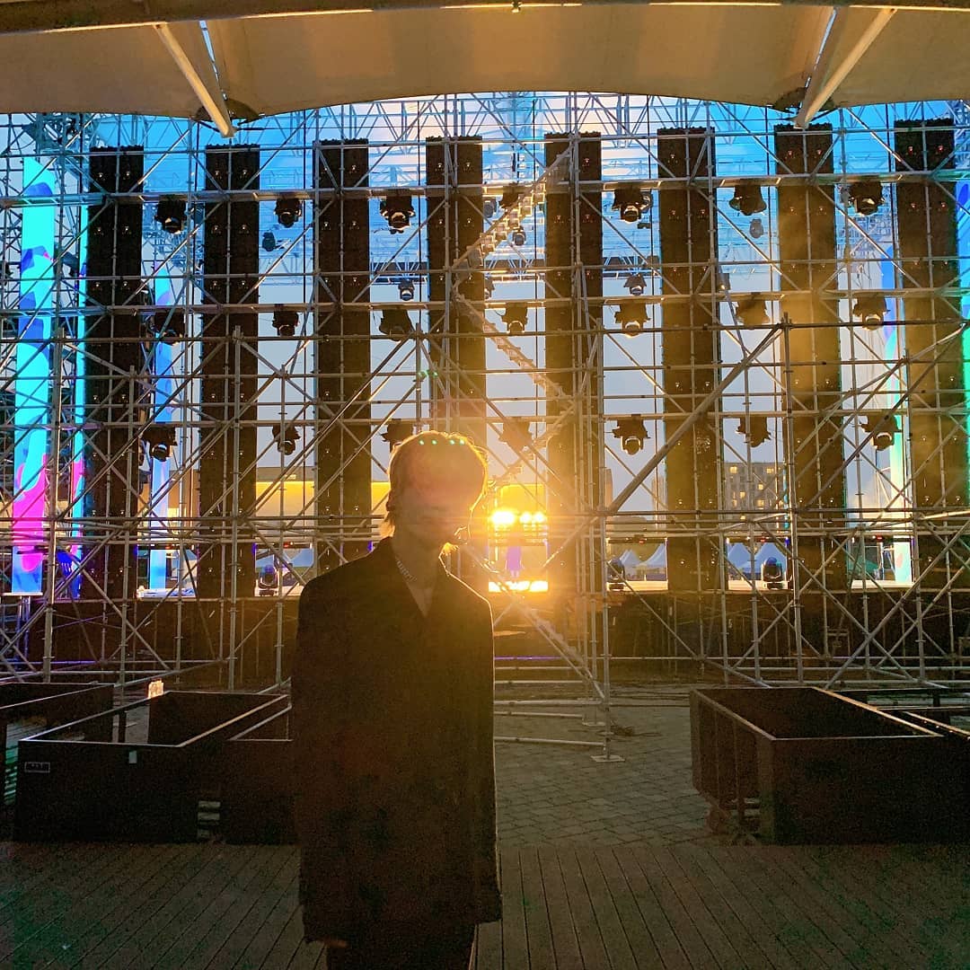 noir_argentina's tweet photo. 《INSTAGRAM | 03.08.19》

Puedo jugar dos noches y tres días con una sola luz 🤪(2)
#느와르 #NOIR #IdolEnérgico #GodlyIdol # 🎆 #ElBrillo #EsCasiComo #MitologíaGriegaYRomana #InclusoAunqueHaceCalor #Gracias❤ #CadaDía

Trad. Ing: @noir__int
Trad. Esp: @noir_argentina https://t.co/t4J1gyn6Oo
