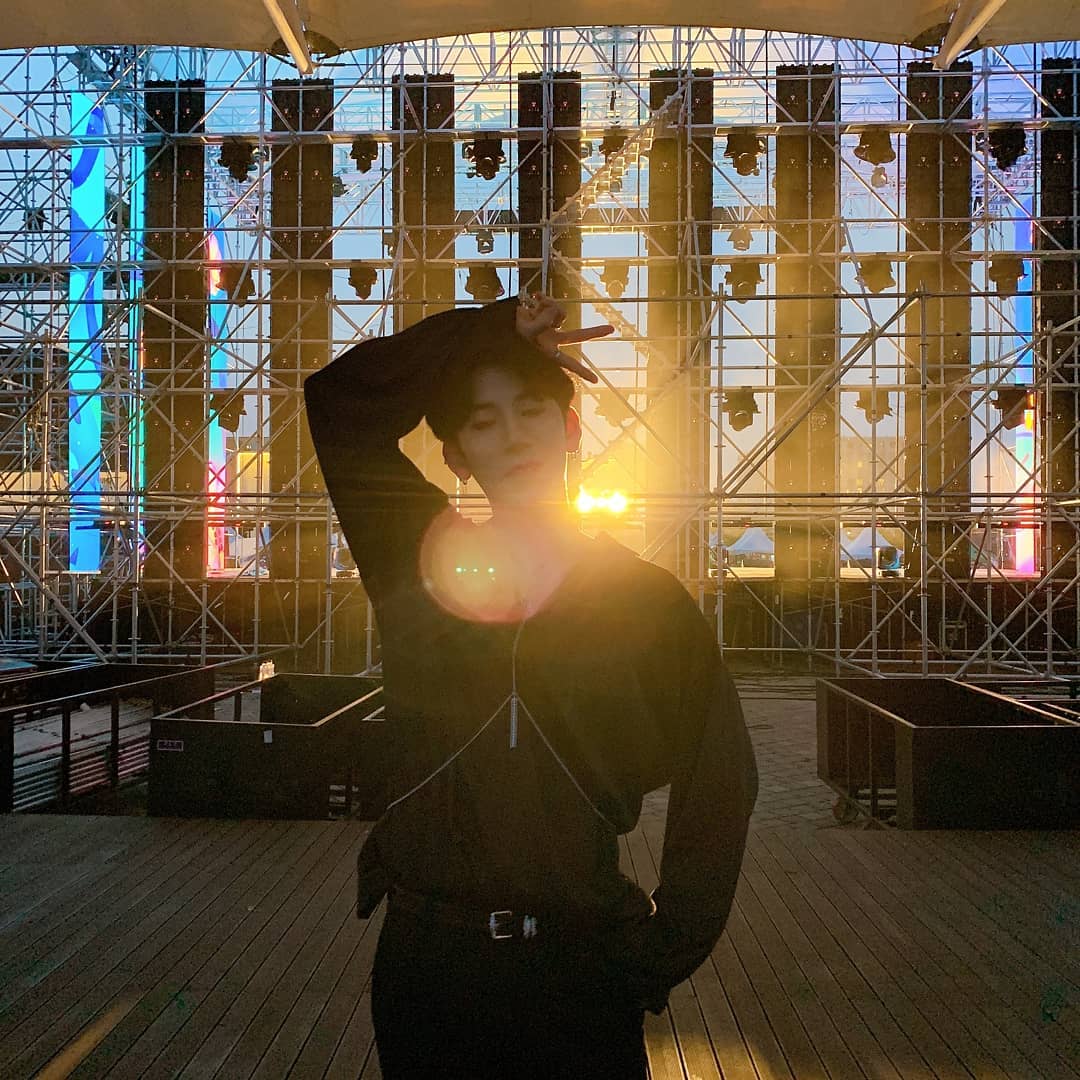 noir_argentina's tweet photo. 《INSTAGRAM | 03.08.19》

Puedo jugar dos noches y tres días con una sola luz 🤪(2)
#느와르 #NOIR #IdolEnérgico #GodlyIdol # 🎆 #ElBrillo #EsCasiComo #MitologíaGriegaYRomana #InclusoAunqueHaceCalor #Gracias❤ #CadaDía

Trad. Ing: @noir__int
Trad. Esp: @noir_argentina https://t.co/t4J1gyn6Oo