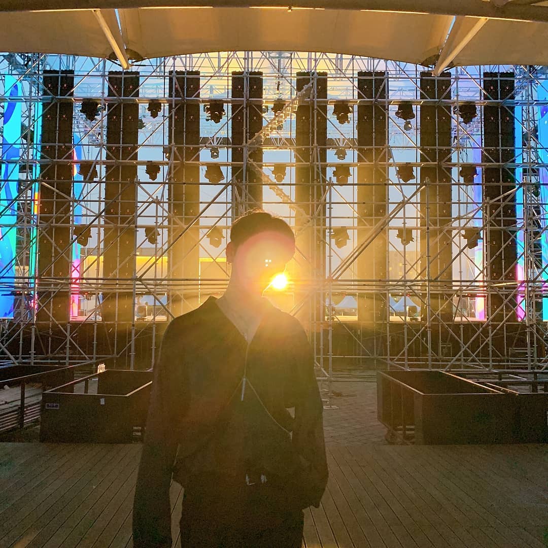 noir_argentina's tweet photo. 《INSTAGRAM | 03.08.19》

Puedo jugar dos noches y tres días con una sola luz 🤪(2)
#느와르 #NOIR #IdolEnérgico #GodlyIdol # 🎆 #ElBrillo #EsCasiComo #MitologíaGriegaYRomana #InclusoAunqueHaceCalor #Gracias❤ #CadaDía

Trad. Ing: @noir__int
Trad. Esp: @noir_argentina https://t.co/t4J1gyn6Oo