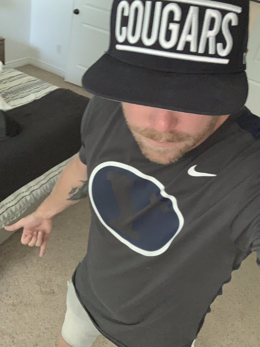 BooznCoug's tweet photo. Little late but day 4 of #BlueAugust #25days #BeatUtah #GoCougs https://t.co/snjLowyuGb