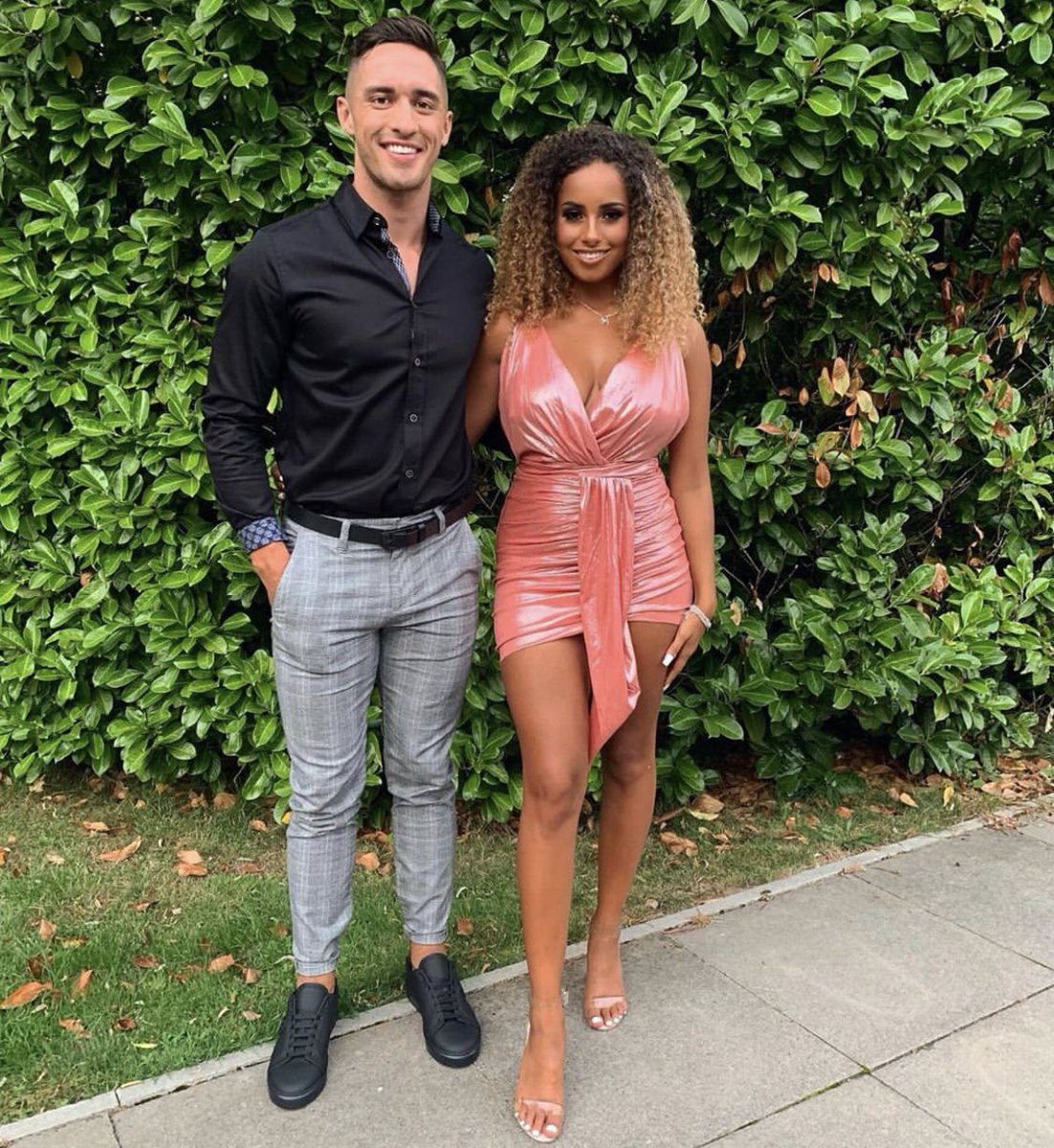 yoncegravity's tweet photo. WHAT IS THIS?? AN HD PIC OF MY PARENTS?? ITS OVER FOR YOU BITCHES CAUSE GUESS WHO WONT STOP TWEETING ABOUT IT?? #loveisland #gregandamber #loveisland https://t.co/18mqVZs4kV