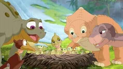 aletssoyyo's tweet photo. Pie Pequeño (1988)

Aclamada película de animación que narra las aventuras de Pie Pequeño y sus pequeños amigos dinosaurios en su viaje por alcanzar el Gran Valle, el único sitio de la tierra que todavía no ha sido alcanzado por una plaga devastadora. https://t.co/SwJuUThCnm