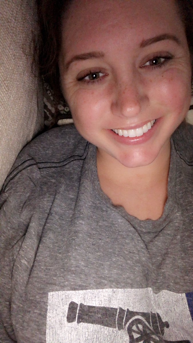 Somewhere in Texas selfie #onmycouch #twesummerfun #hopethiscounts <a href="/TWEHowl/">Tom Wilson Elementary</a>