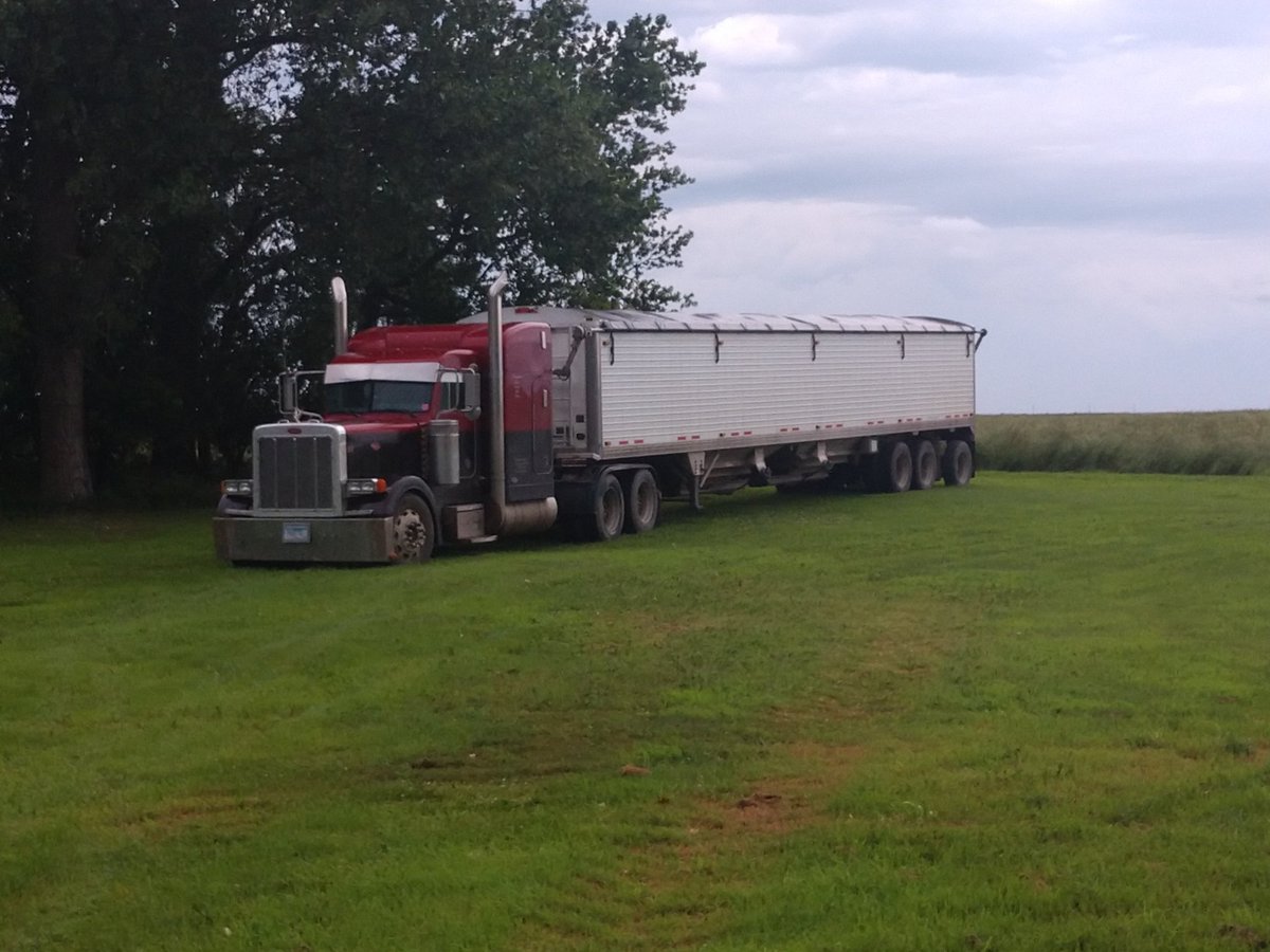 Help #AgTwitter looking for CDL A #TruckDrivers for #harvest19 #harvest2019. Possible long term for good operators. hauling grain &amp; feed or pulling a fertilizer tender hauling to the field. Based out of Hendricks mn. Must be 25 with clean MVR Call John at 605 695 9871