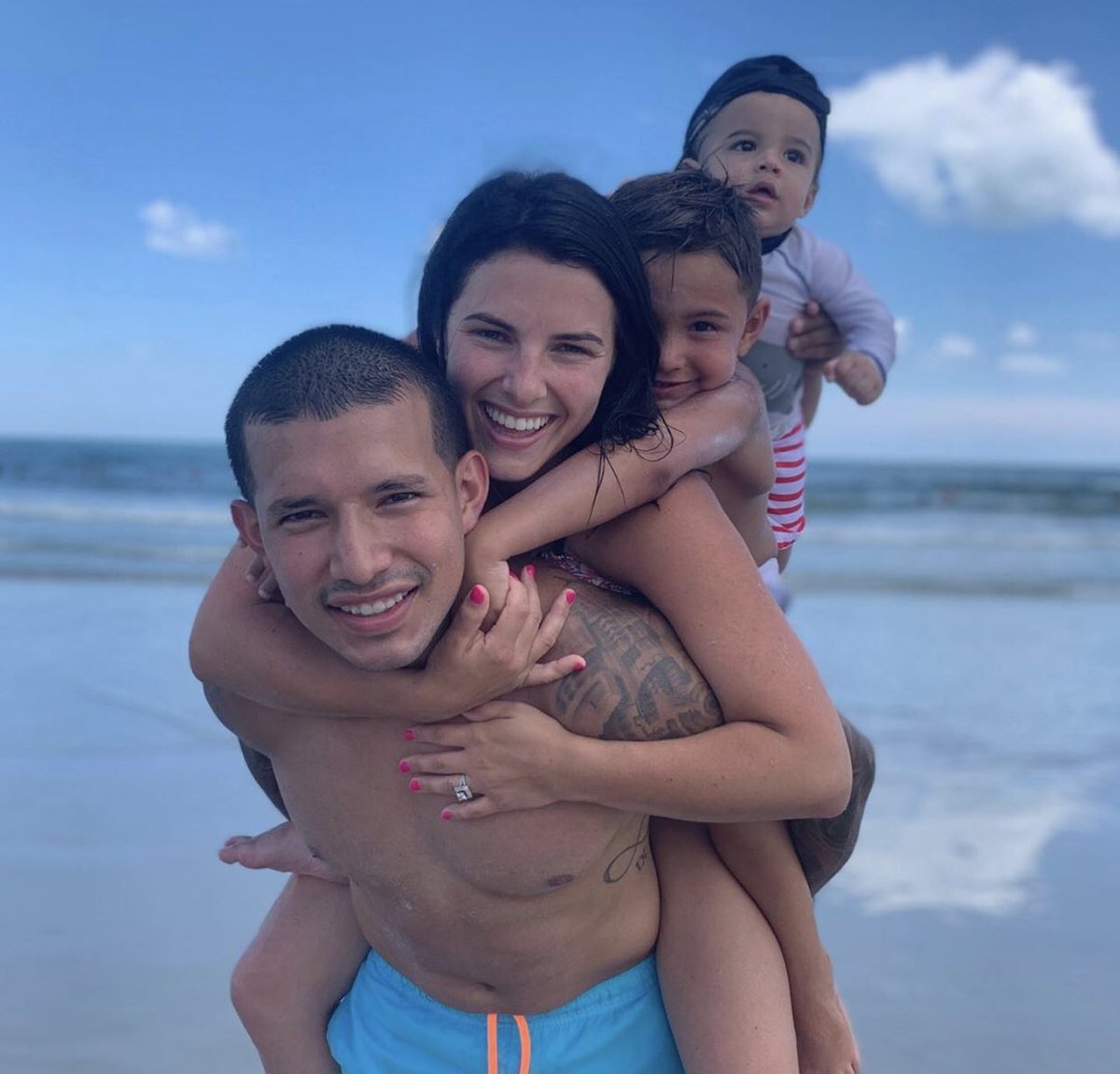fansofjavi's tweet photo. Family trip 💙👨‍👩‍👦‍👦 https://t.co/PMa0ohcZju