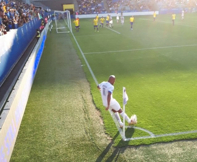 DomiRitchot's tweet photo. Corner @didierdrogba
#matchdeslegends #MTLsoccer #IMFC https://t.co/s9fPnJSgJW