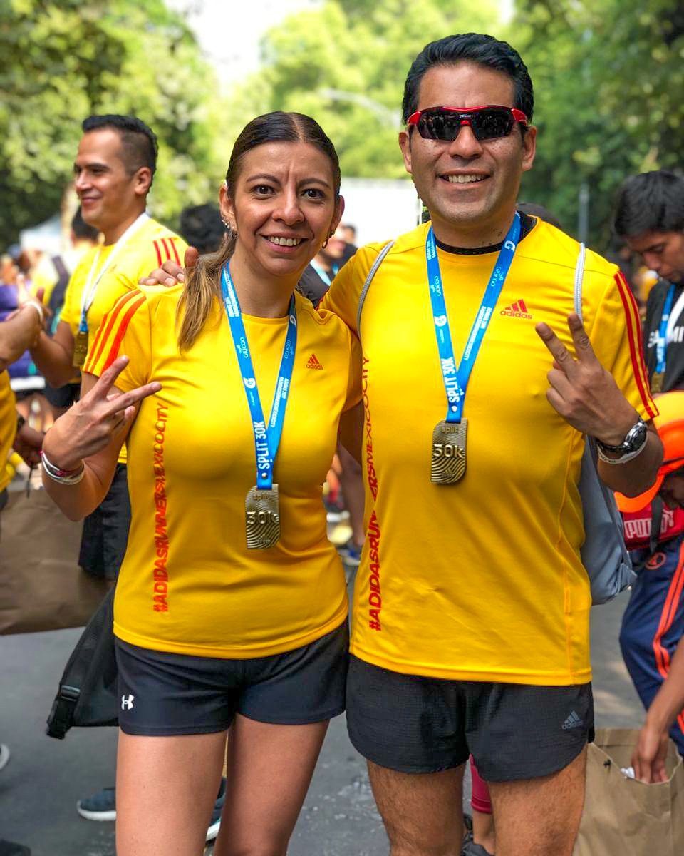 Fulanito_Mx's tweet photo. Acá con la famosa 
.
.
.
#SplitAdidas30K #TotalRunning #CorreConEmoción
 #Runner  #YoElegiCorrer  #runcdmx #SoyRunnerMx #TemploRunner #InstarunMx #MiFotoRun4Life #MásQueUnCorredor #NoEsLocuraEsPasión #adidasrunnersmexicocity https://t.co/FspBeJIEKS