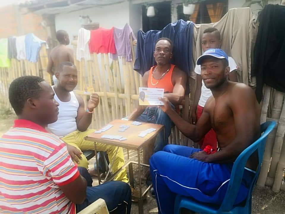 Loboaalcalde's tweet photo. En el corregimiento de Villa Paz, del municipio de #Jamundí visitando a las personas en sus casas, escuchando las pioridades ciudadanas y compartiendo mis propuestas sociales como candidato a la #AlcaldíadeJamundí #JamundíRenaciente #Loboaalcalde #ColombiaRenaciente https://t.co/hcX9xGBUTD