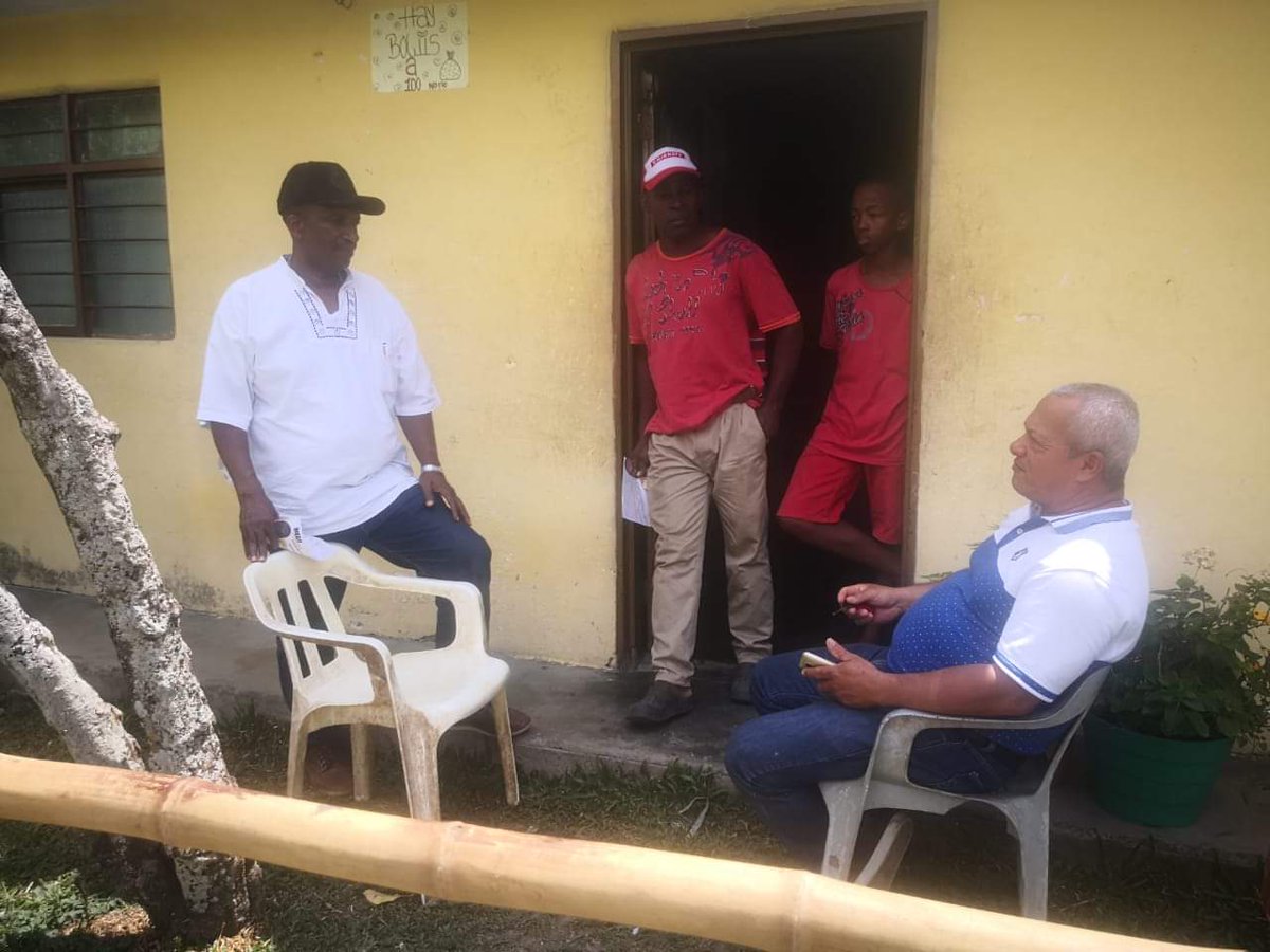 Loboaalcalde's tweet photo. En el corregimiento de Villa Paz, del municipio de #Jamundí visitando a las personas en sus casas, escuchando las pioridades ciudadanas y compartiendo mis propuestas sociales como candidato a la #AlcaldíadeJamundí #JamundíRenaciente #Loboaalcalde #ColombiaRenaciente https://t.co/hcX9xGBUTD