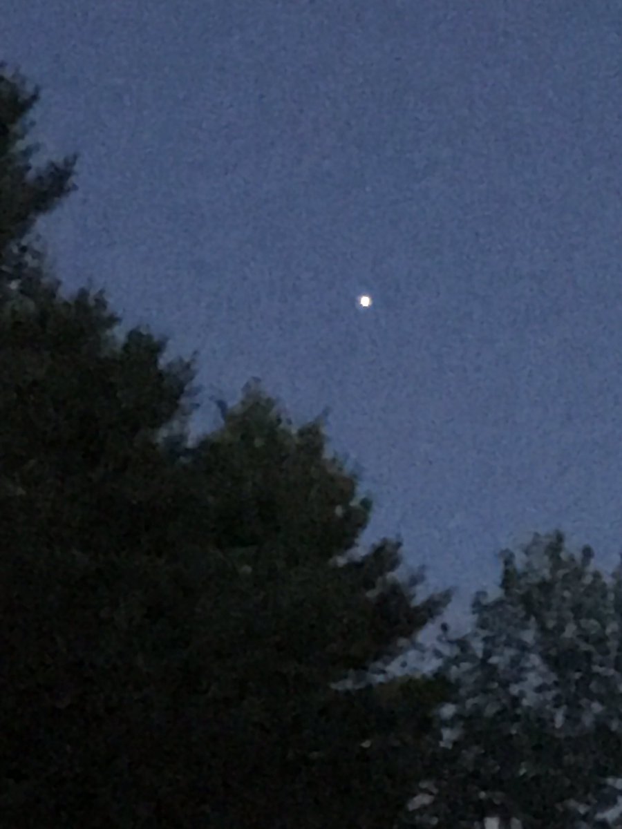 billgreensmaine's tweet photo. The Space Station flying over Maine. #newscentermaine #Astro_Jessica #Astro_Seal1 #Maine https://t.co/nsbuJOcxAJ