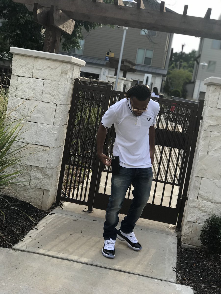 A_Hodge25's tweet photo. Keep your head up and your game down, stay true to it✌🏾👑
#Yesterday
#TrueReligion
#YouShouldPayMeToo🤲🏾💰📈
#SummoOfIt🅿️ https://t.co/dQZrWwRaSP