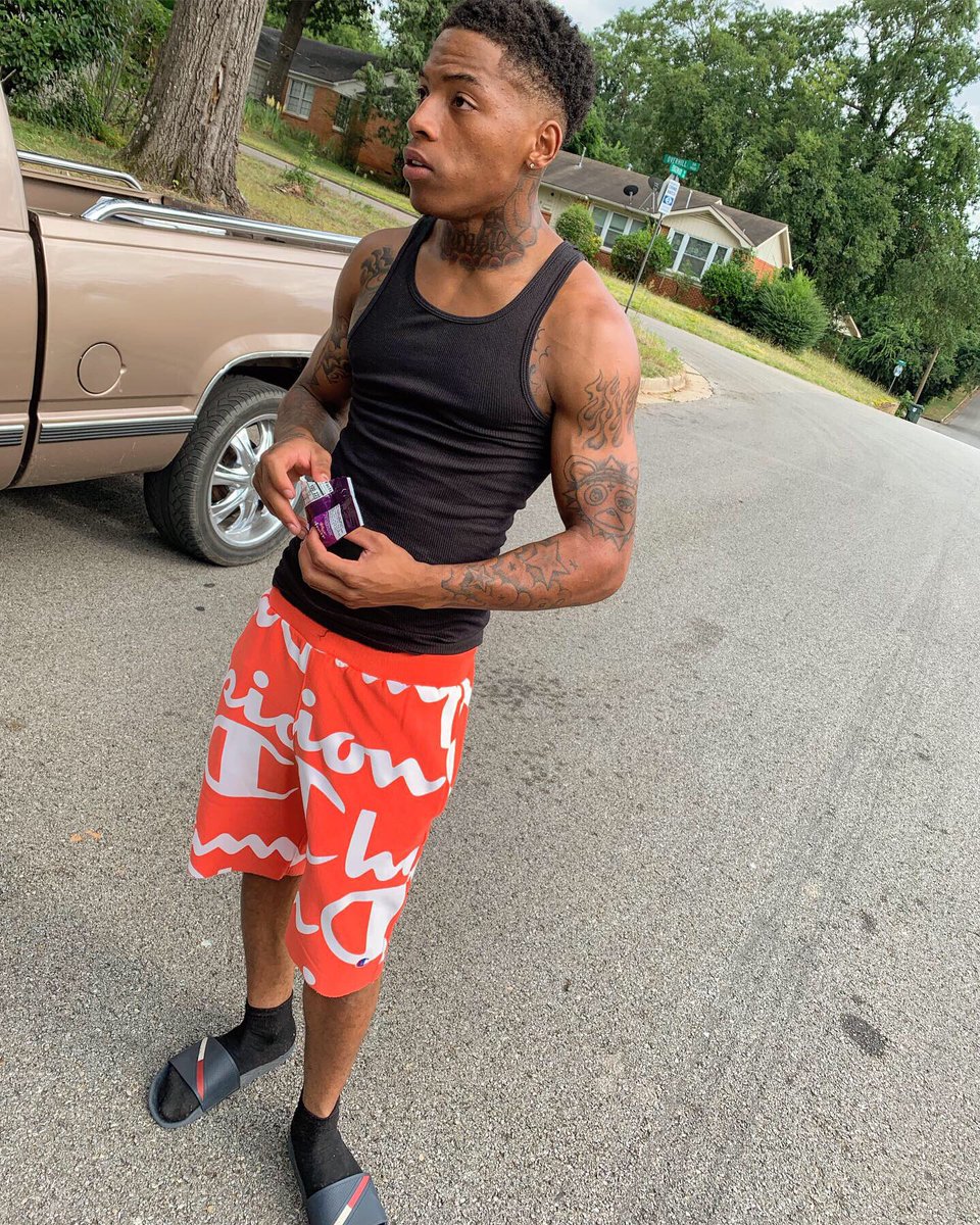 2Humble3's tweet photo. Can get yo bihh wetter then a pool pit🤭💯✨ #2Humble😎 https://t.co/BKKl5LJ95N